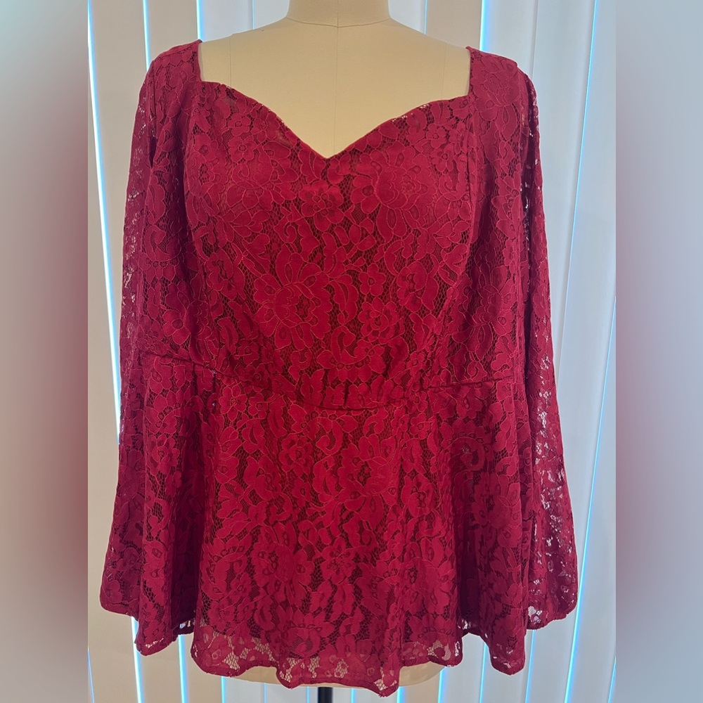 NWT Torrid Lace Overlay Top Sweetheart Neckline Peplum Size 4 (4x) Wine Color